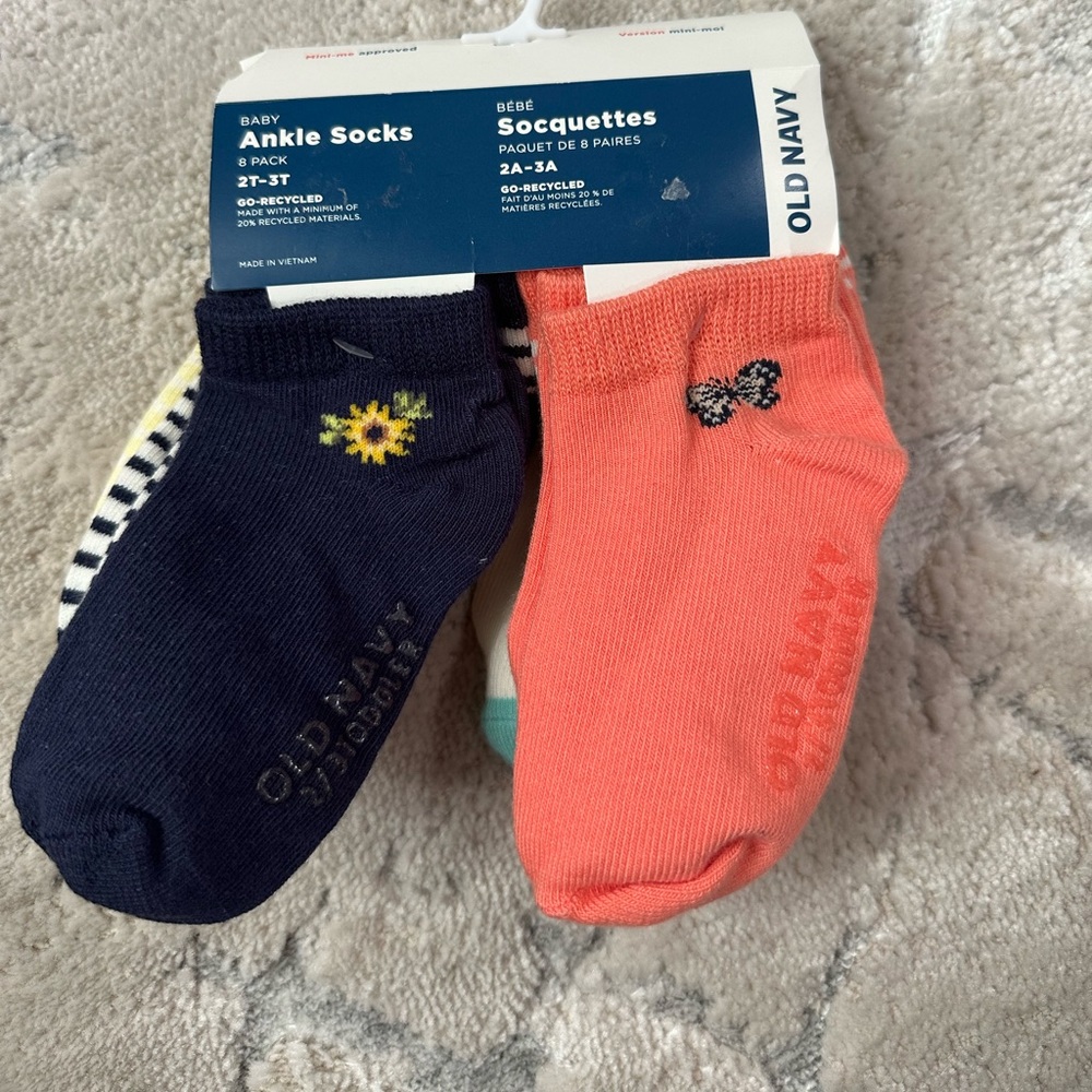 8 Socks 2T-3T